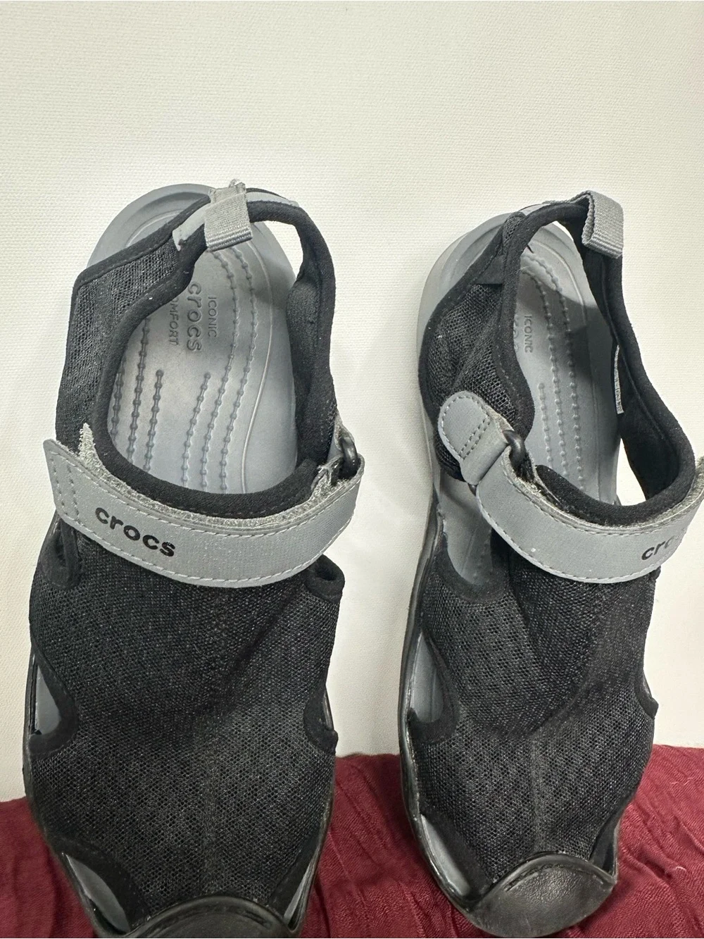 CROCS Men's Black and Gray Athletic Sandal- W7